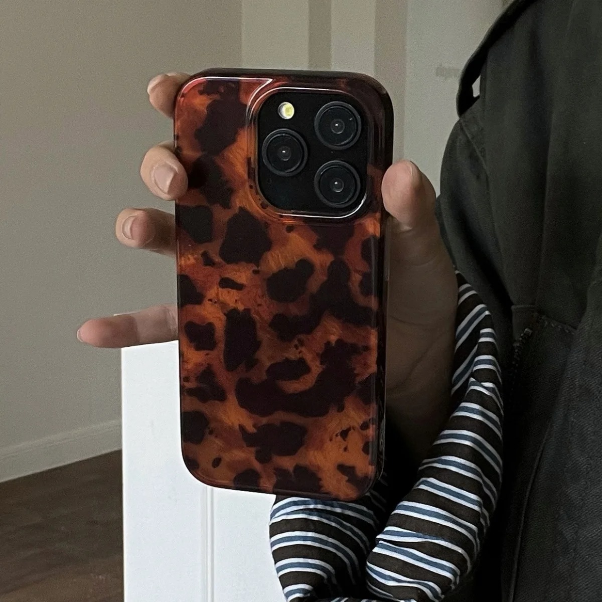 Retro Amber Texture Laser Phon - đánh giá và giá Phone Cases Iphone 17